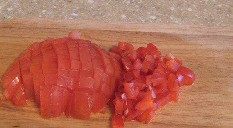 Finely chop the tomato.