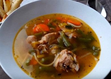 Cocinar delicada sopa de conejo según la receta con una foto.