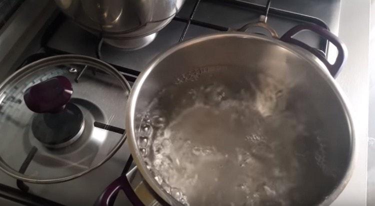 In a saucepan, bring the water to a boil.