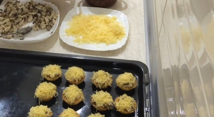 Put grated cheese on each tartlet.