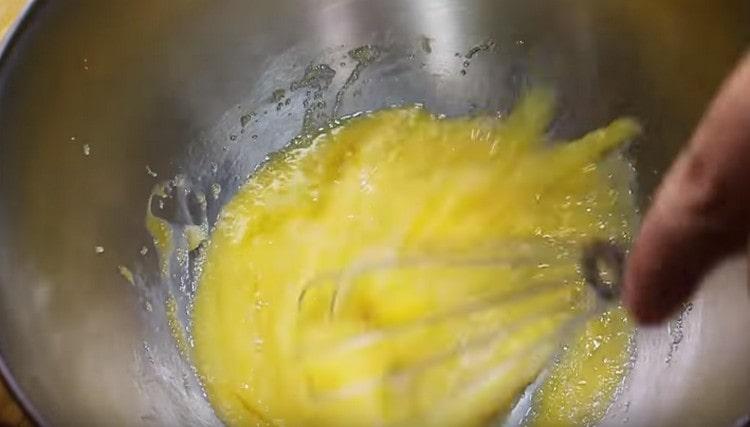 Add vanilla sugar to the egg mass and mix.