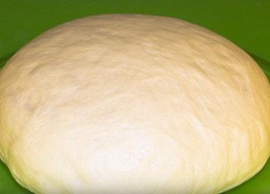 Lush yeast dough for pie with jam