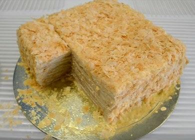 Kuhanje ukusne Napoleonove torte iz gotovog recepta za lisnato tijesto s fotografijama po korak.