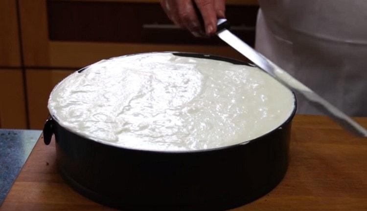 Smooth the souffle with a wide knife or spatula.