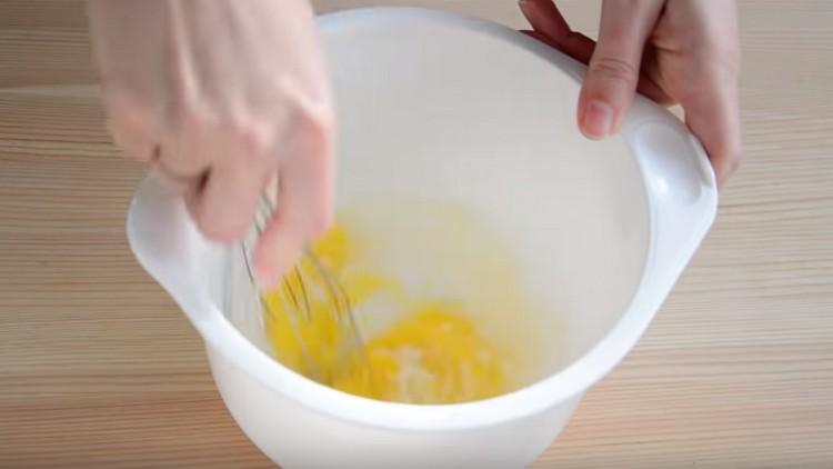 Beat the egg with sugar separately.