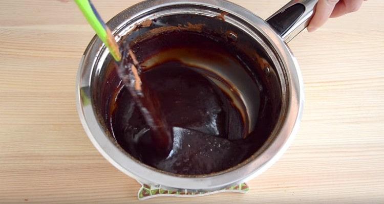 Thoroughly mix the syrup with cocoa, achieving uniformity.
