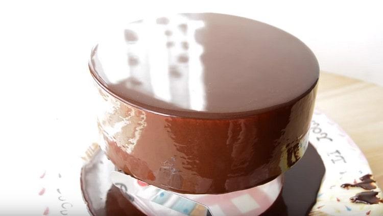 Excess glaze can be removed with a knife or spatula.