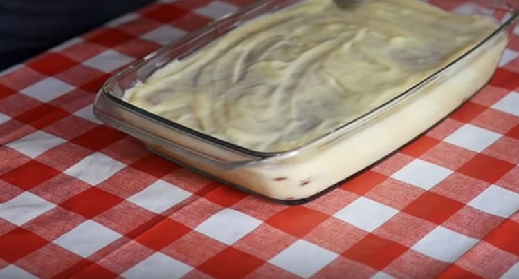 La dernière couche du gâteau devrait être de la crème.