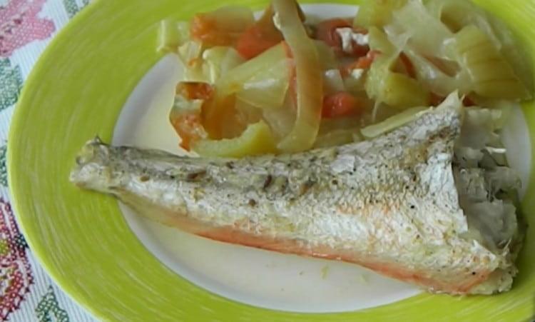 El bacalao en el horno de acuerdo con esta receta se prepara, como puede ver, no es difícil.