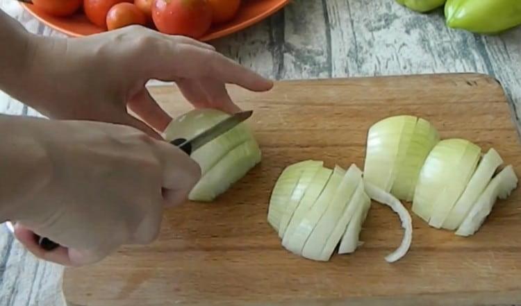 Onion cut into half rings.