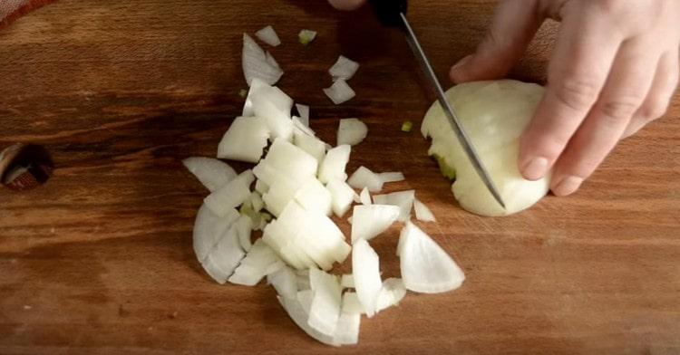 Finely chop the onion.