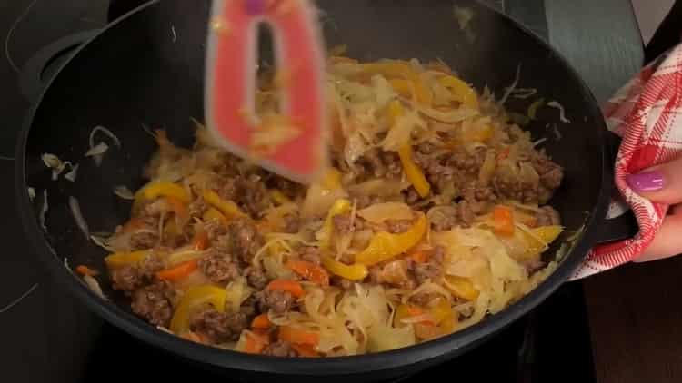 For the preparation of stewed cabbage with minced meat, mix all the ingredients