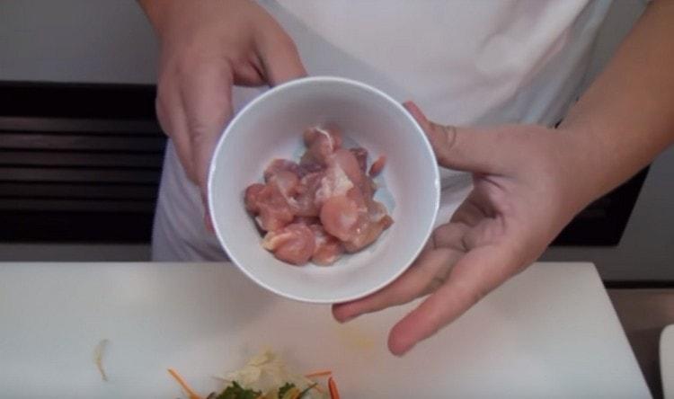 Chicken meat is cut into small pieces.