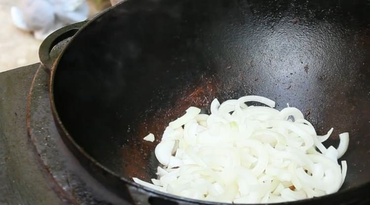 We remove the meat. and instead, we put onions in a cauldron.