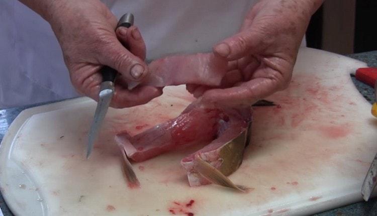 From each piece, gently cut the flesh.