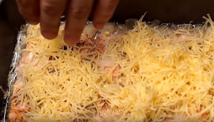 Sprinkle the fish with grated cheese a few minutes before cooking.