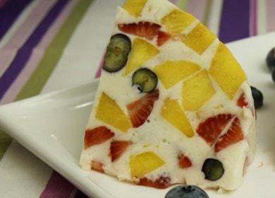 We prepare a delicate fruit cake with gelatin and sour cream according to the recipe with step by step photos.