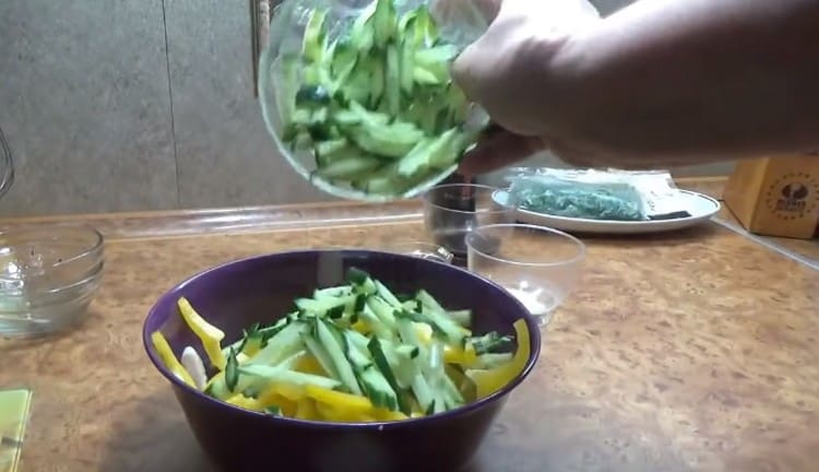 Spread fresh cucumber julienne to the pike.