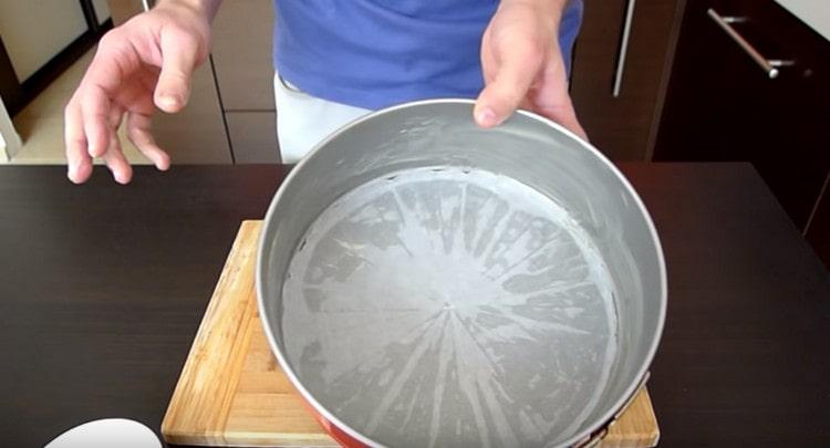 The baking dish needs to be greased with oil and cover its bottom with parchment.