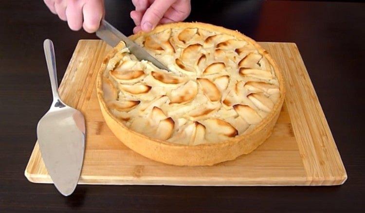 Tsvetaevsky apple pie is a real classic of the culinary genre.