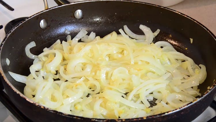 Fry the onion in butter.