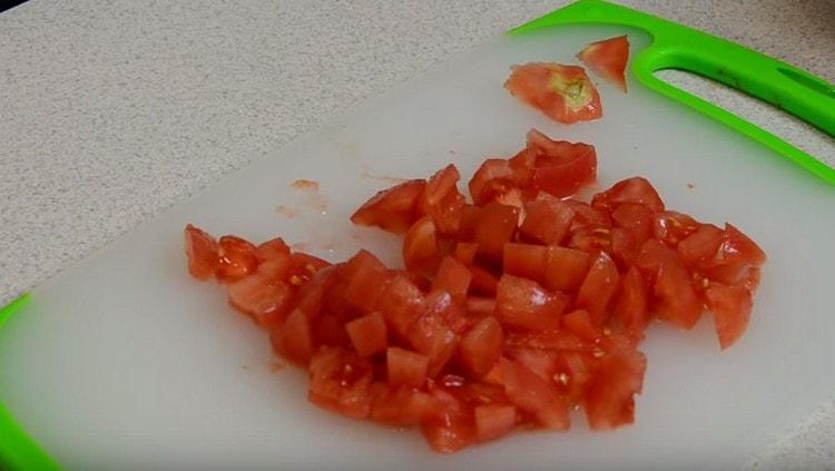 Dice peeled tomato.