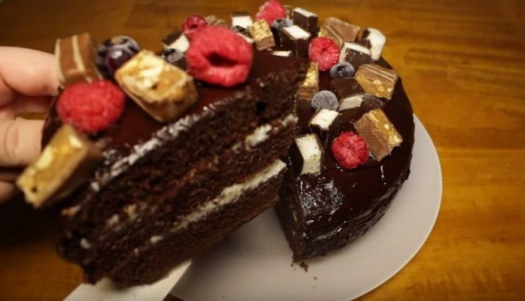 Kao što vidite, napraviti tako divnu čokoladnu tortu u polaganom kuhaču nije teško.