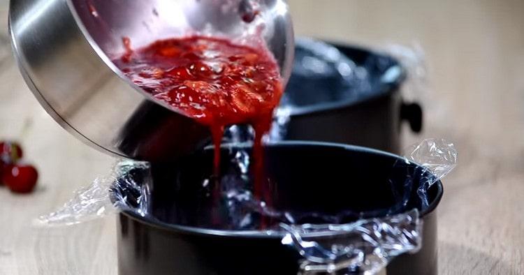 The resulting cherry mass is poured into covered with cling film and put in the refrigerator.