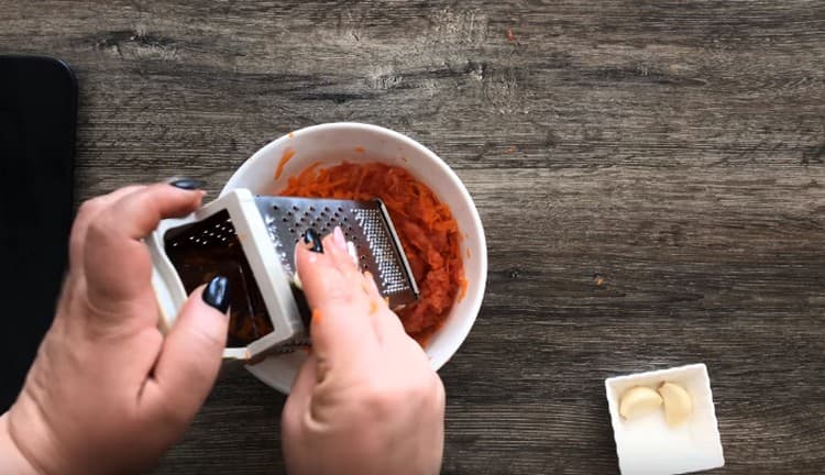 Three graters also have tomato and garlic.