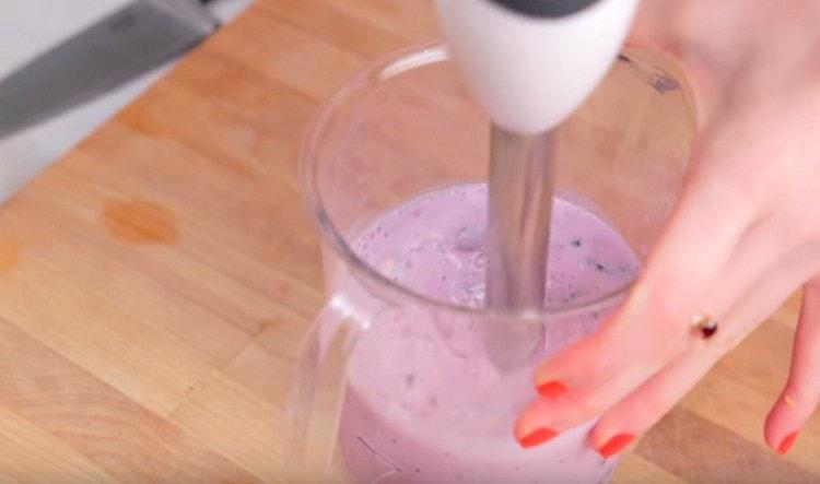 Using a submersible blender, interrupt the components of the drink until smooth.