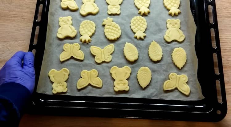 Pour faire des biscuits sans gluten, préchauffez le four