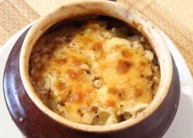 Rundvlees met aardappelen in potten in de oven volgens een stapsgewijs recept met foto