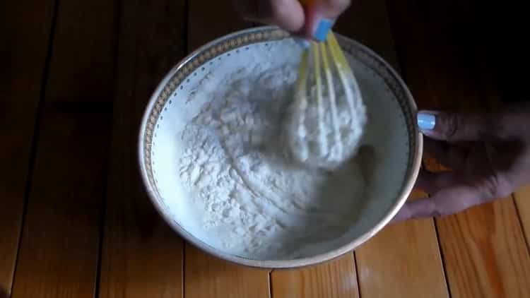 Sift flour to make quick pizza in the oven