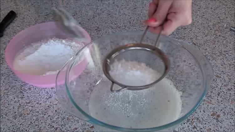 To prepare the icing for the cookies, prepare the ingredients