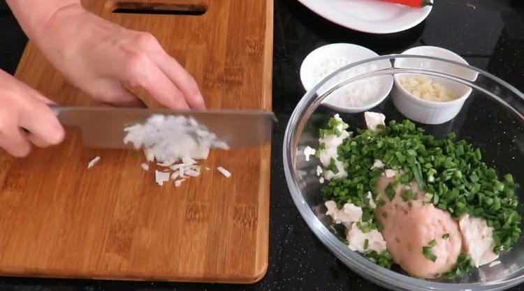 To make Chinese dumplings, chop the duk