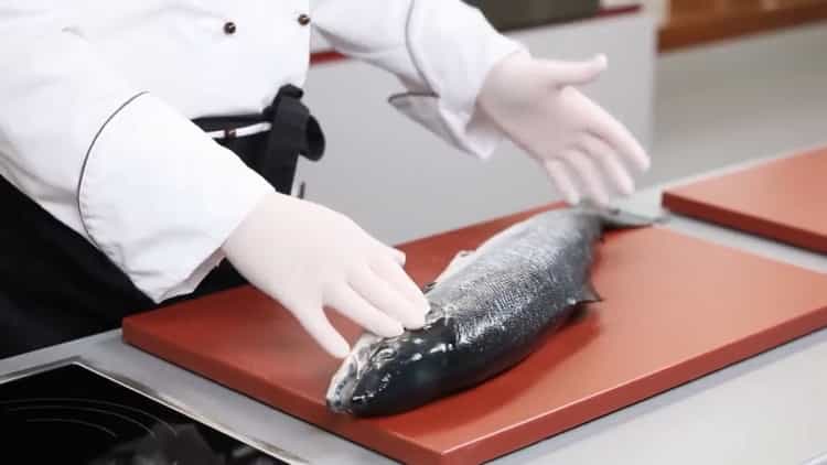 clean the fish before salting