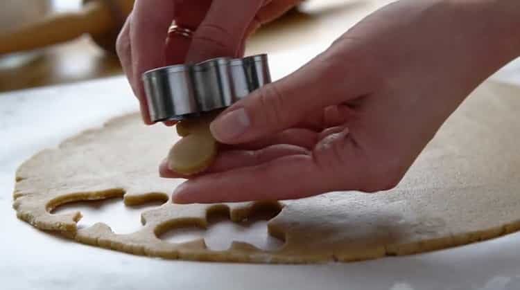 Squeeze the dough out to make gingerbread cookies