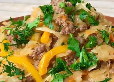 Col estofada con carne picada según una receta paso a paso con foto