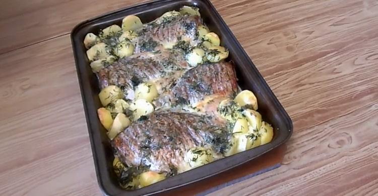 Cómo aprender a cocinar crucian delicioso en el horno según una receta paso a paso