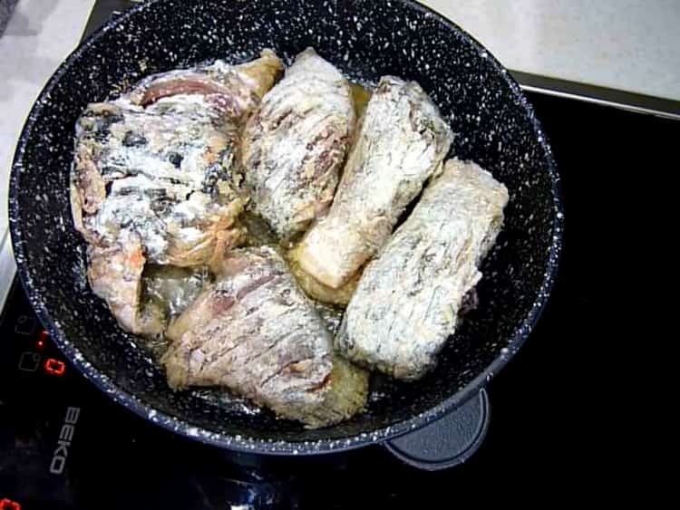 Comment apprendre à cuisiner de délicieuses carpes crucianes frites