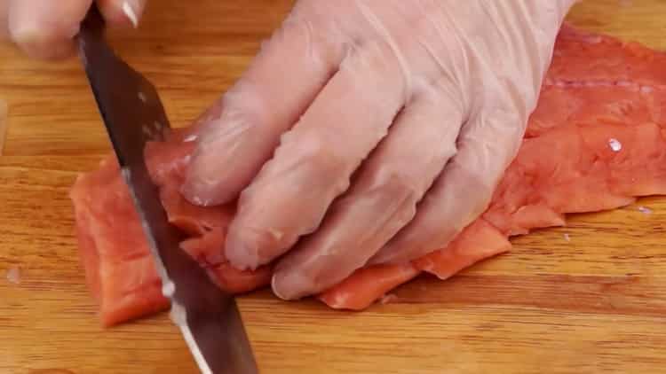 De acuerdo con la receta, para la preparación de salmón chum en el horno, prepare los ingredientes