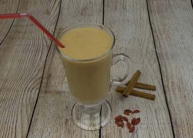 Smoothie with banana and kefir according to a step by step recipe with photo