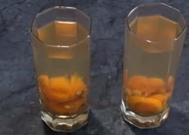 Compote van gedroogde abrikozen volgens een stap voor stap recept met foto