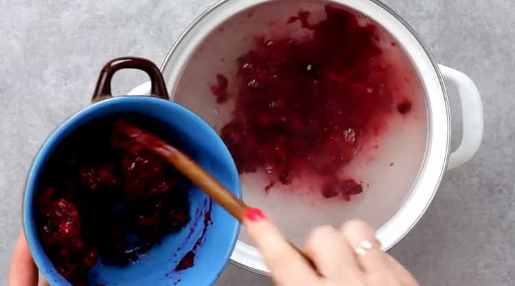 Faire bouillir la compote de canneberges