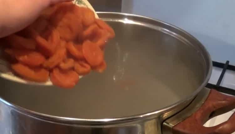 Délicieuse compote d'abricots secs - recette d'hiver