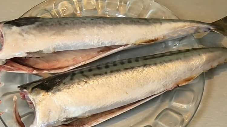 Pour la préparation de poisson en conserve à la maison. laver et décongeler les ingrédients