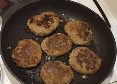 Albóndigas picadas de ternera según una receta paso a paso con fotos