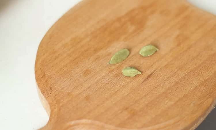 Pour préparer du café en turc selon une recette simple, préparez la cardamome