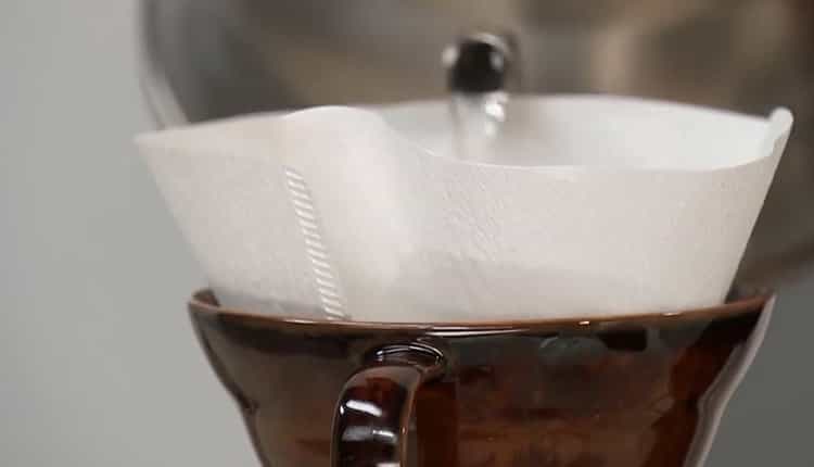 Para preparar café con chocolate, prepare los ingredientes.