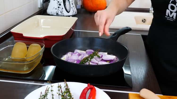 Para preparar el conejo en el horno, prepara los ingredientes.